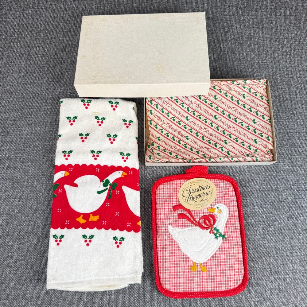 Vintage Christmas Memories Goose Towel Pot Holder Set Red White 1984